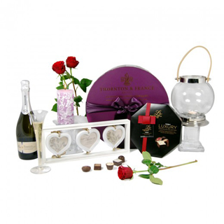 Love is all around Hamper image